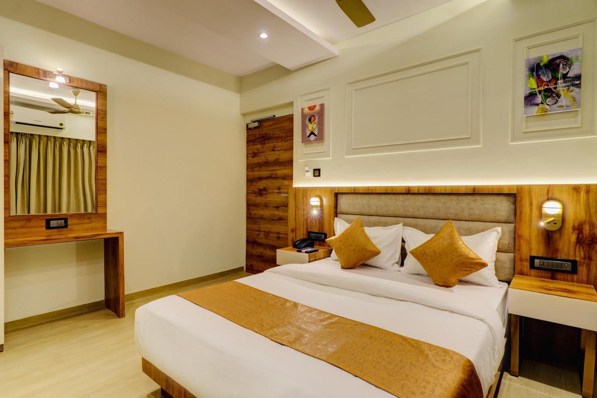 Home2 Studio Apartments Mumbai Exteriör bild